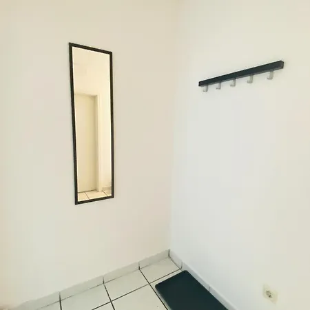 Bege Worknest Apartment *