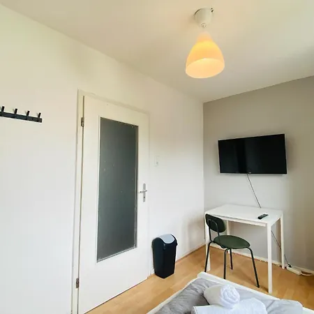 Bege Worknest Apartment